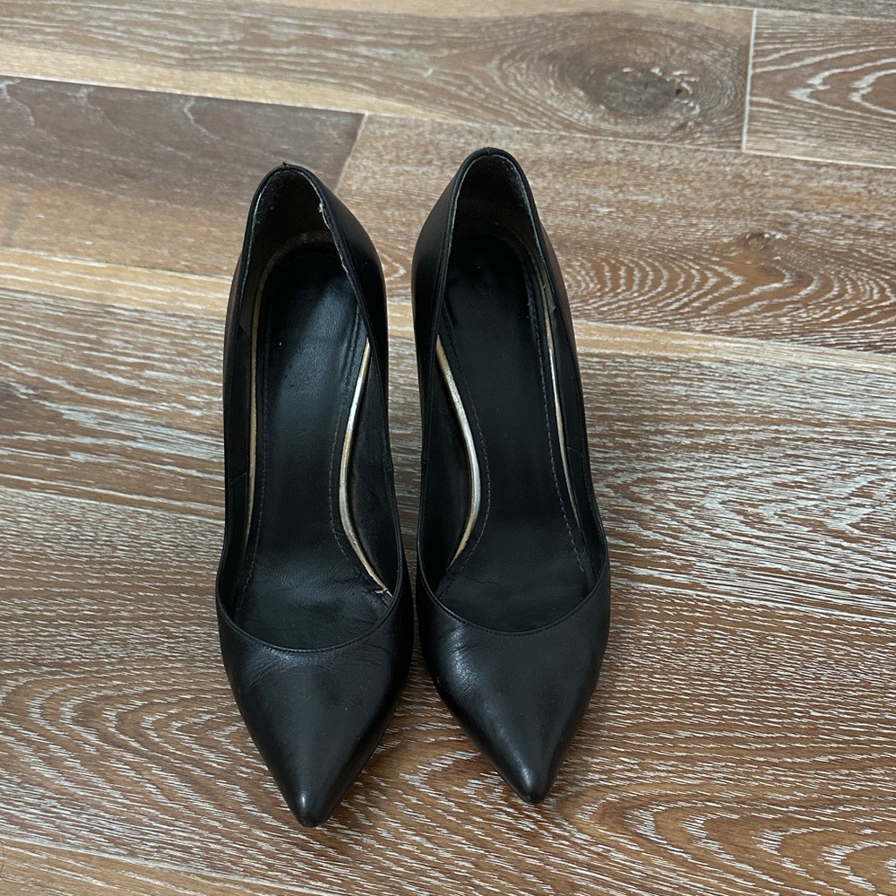 Stuart Weitzman Classic Black Heels Accepts reasonable offers